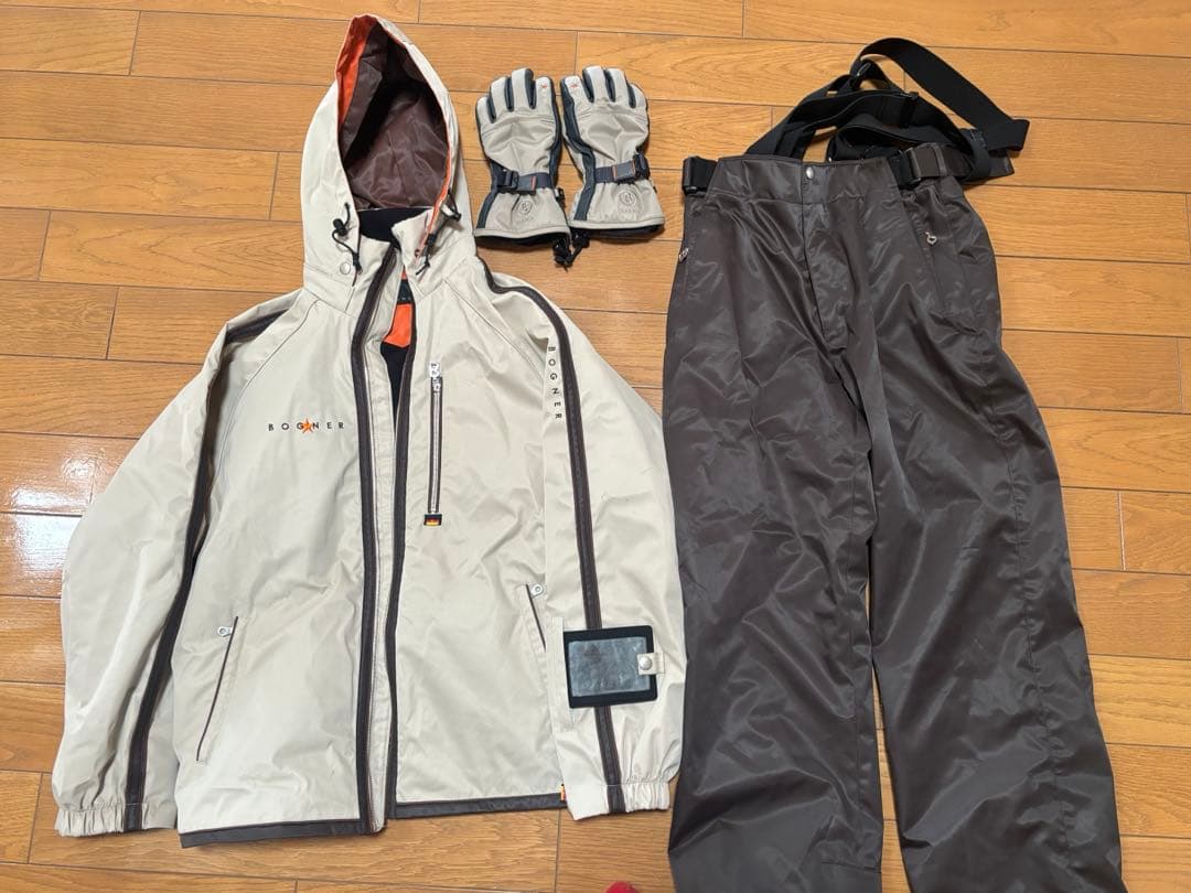 bogner フェニックス　スノーボード　スキーウェア 上S下Mセットとグローブ