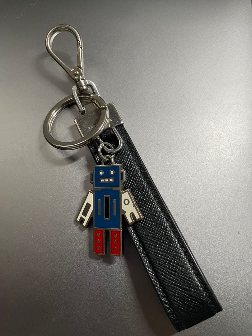 PRADA ロボット型キーホルダー　ユニセックス レザー
