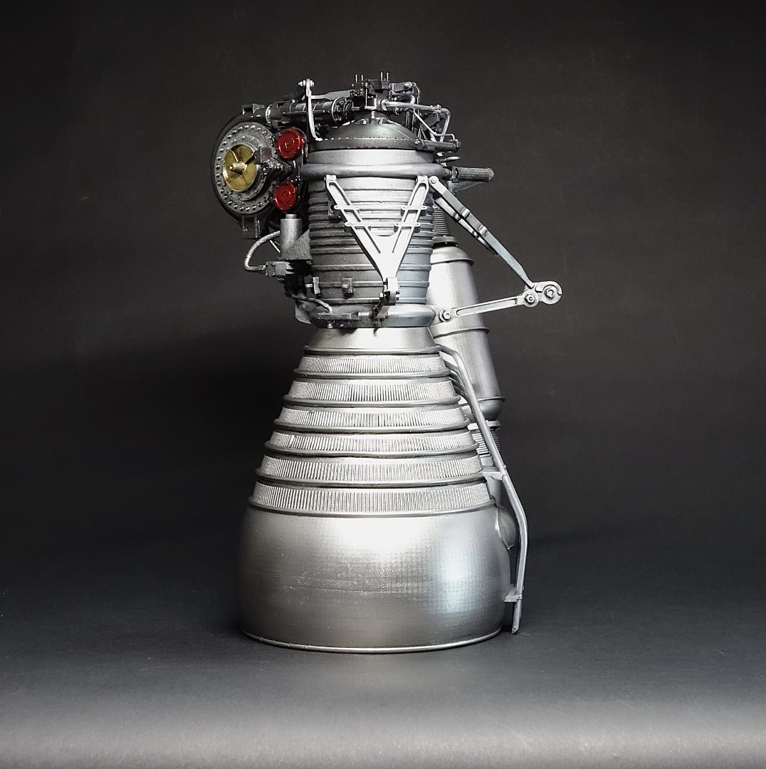 ロケットダイン社製 H-1 ロケットエンジンモデル完成品 - メルカリ