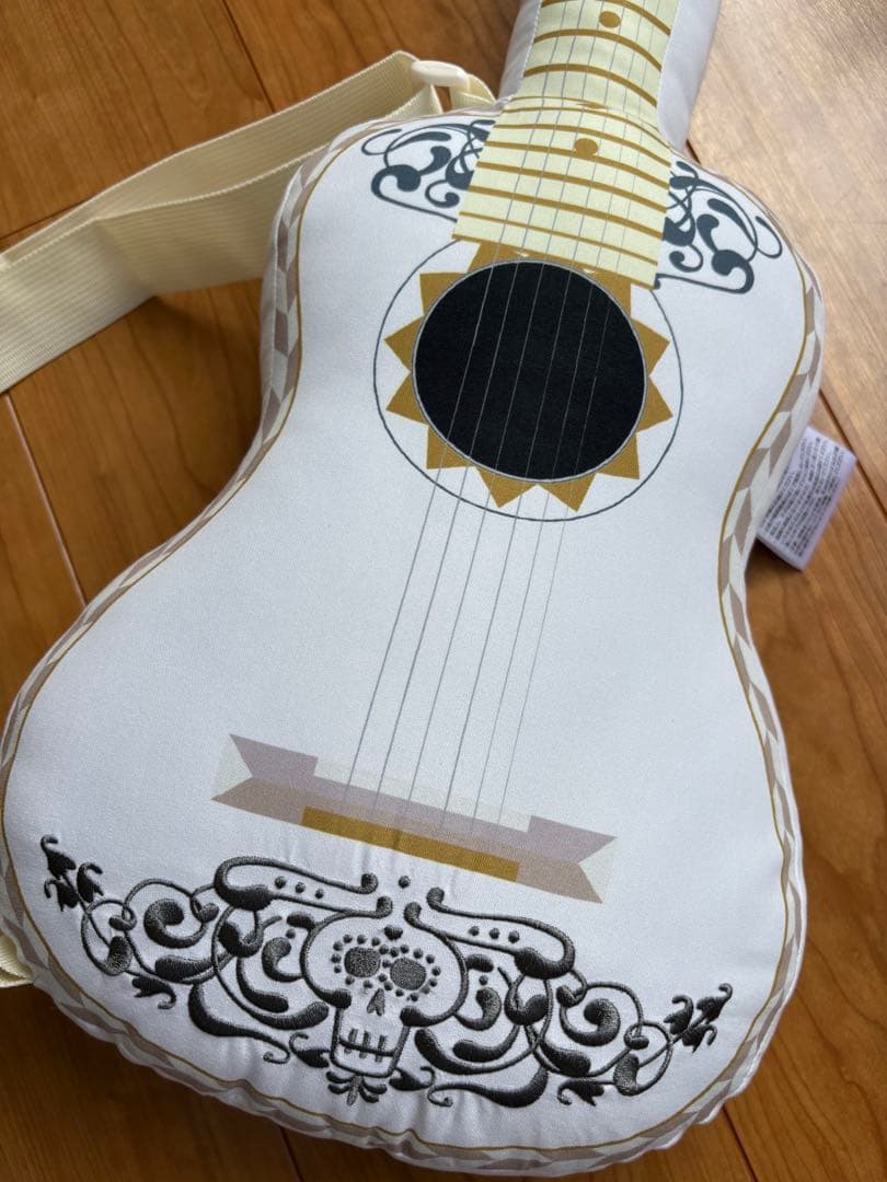 リメンバーミー ミゲル ギター クッション - メルカリ