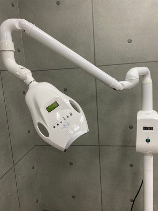 シャリオン社製ホワイトニング機器＋備品一式 シャリオン社製ホワイトニング機器＋備品一式 - メルカリ