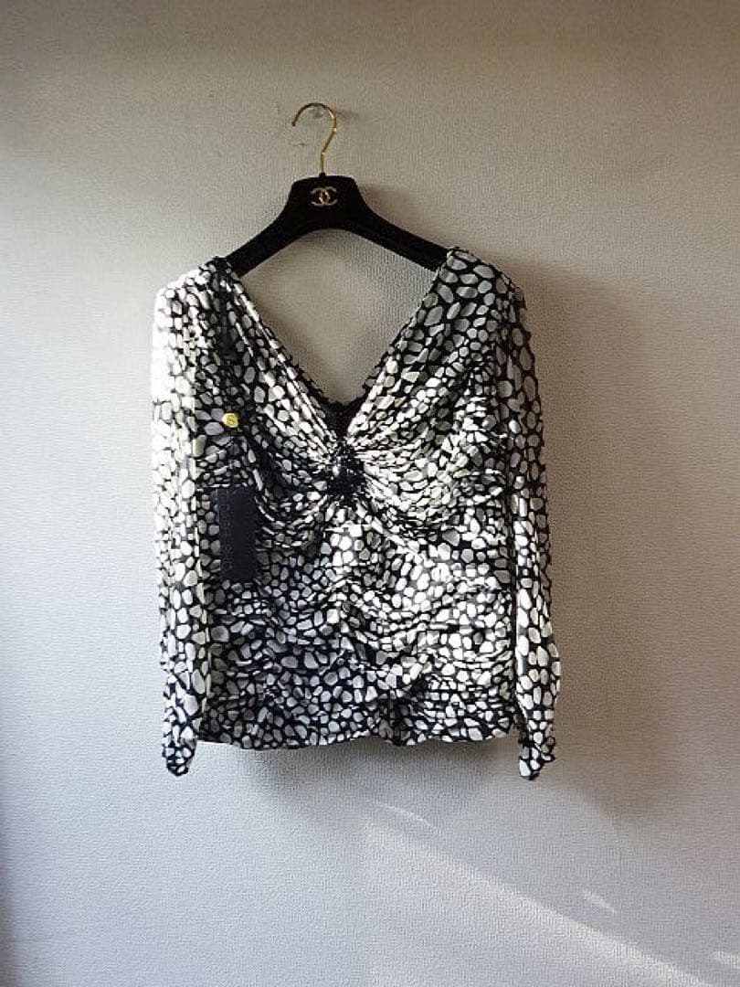 タダシショージ　カシュクール　ビジュー　ブラウス 2025 SPRING/SUMMER｜LOOKBOOK｜COLLECTION｜TADASHI SHOJI（タダシ