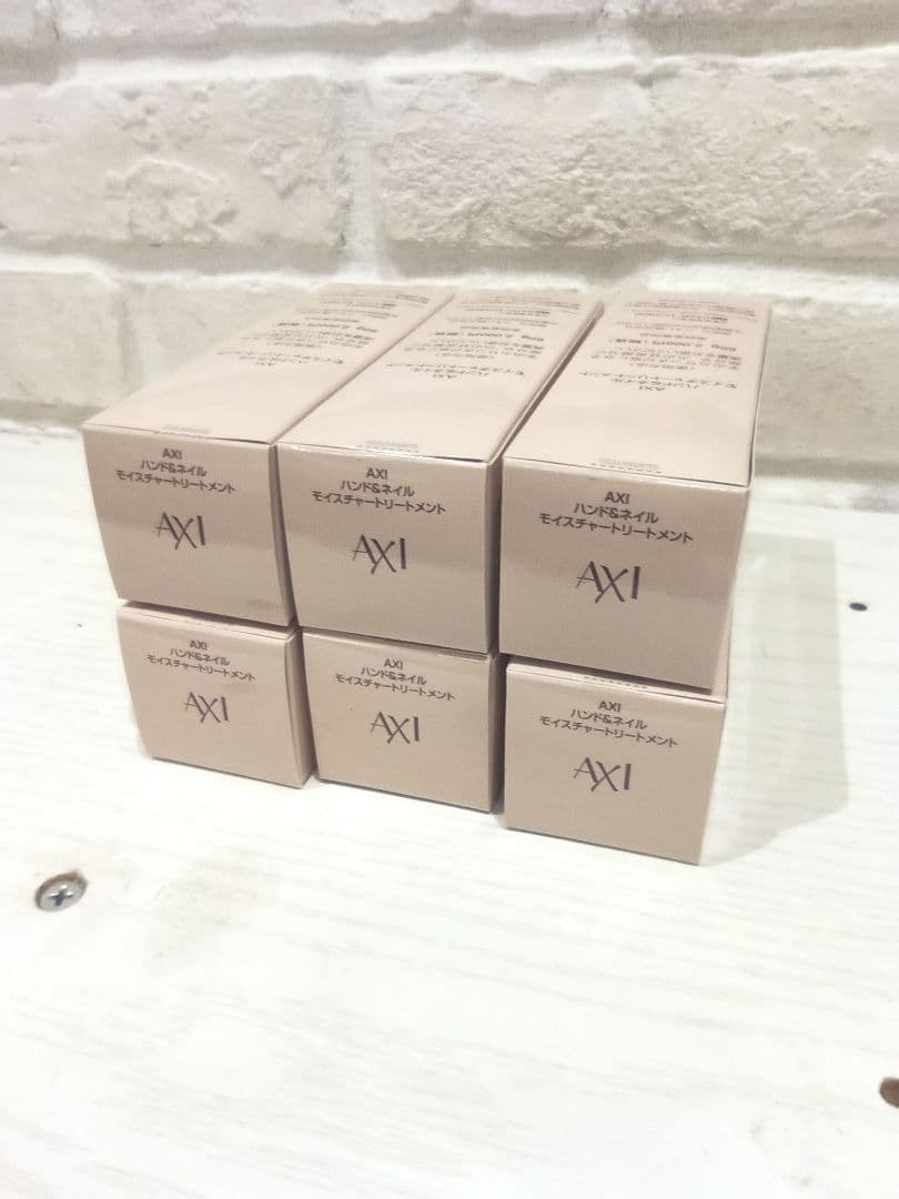 AXI　ハンド＆ネイルモイスチャートリートメント　２２００円６本