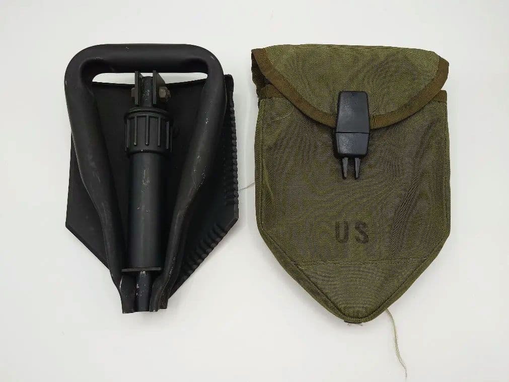 アメリカ軍実物放出品　69年製 イントレンチングツール（折りたたみ式）