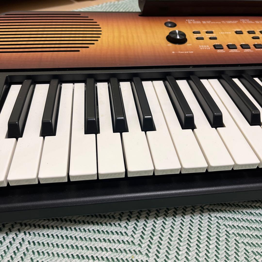 ヤマハ ポータブルキーボード メイプル調 電子ピアノ61鍵盤 - メルカリ