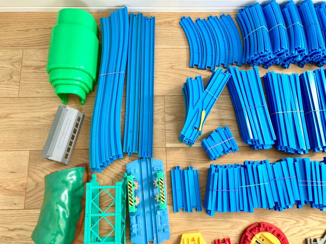 ☆トミカ☆ ▽プラレール 333個 橋脚 踏切 レール 曲線 登坂 大量 大容量