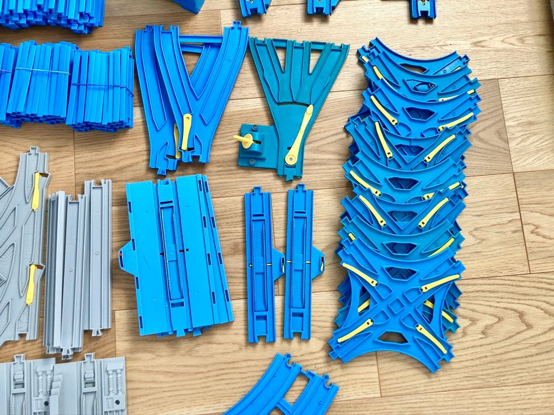 ☆トミカ☆ ▽プラレール 333個 橋脚 踏切 レール 曲線 登坂 大量 大容量