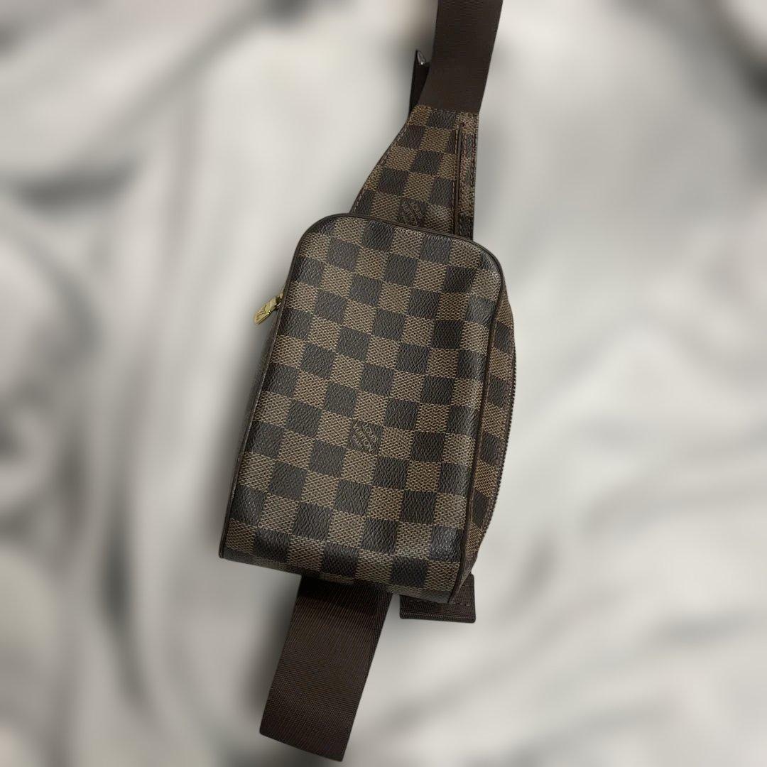 ルイヴィトン　ダミエパターン ボディバッグ