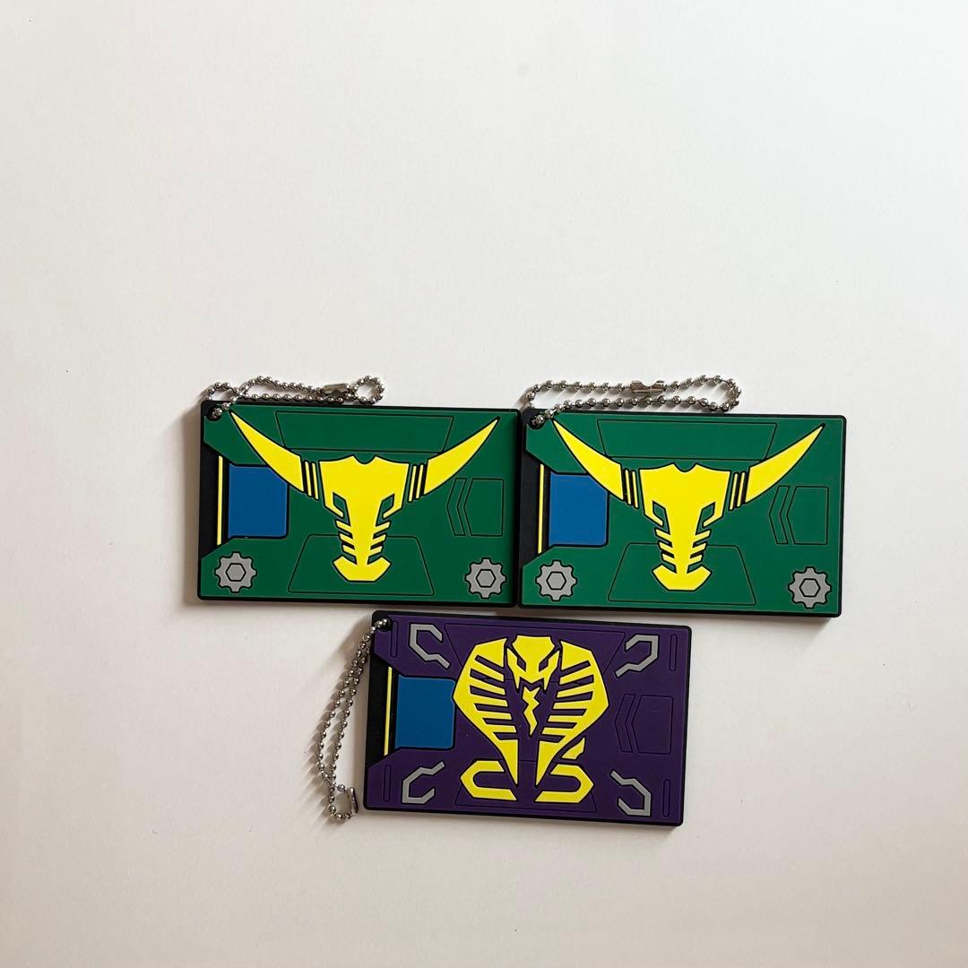 仮面ライダー 龍騎一番くじ F賞 ラバーキーホルダー ゾルダ 王蛇