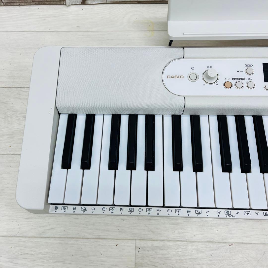 新品同様 CASIO カシオ 電子キーボード LK-526 光ナビゲーション