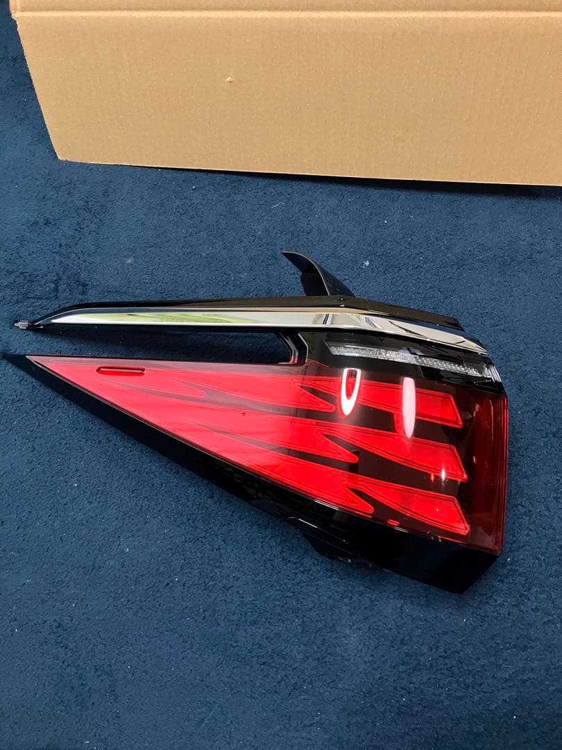 40アルファード Ｘ　 テールライト テールレンズ 左　LH