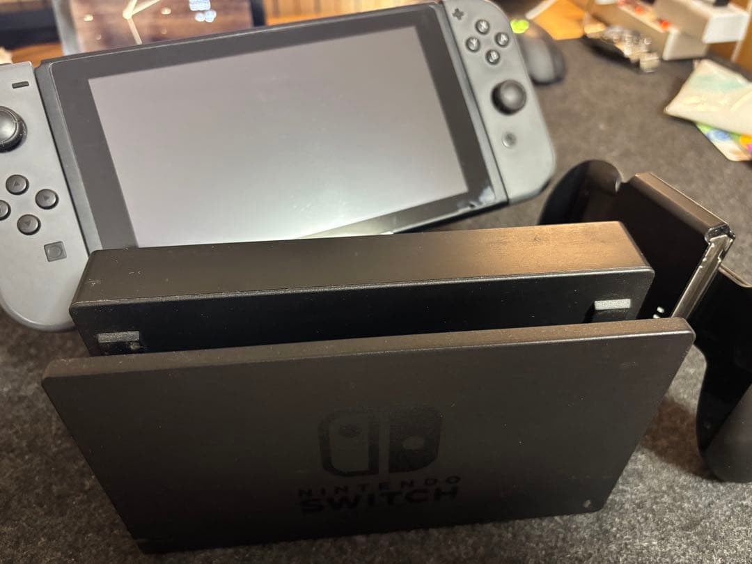 任天堂スイッチ グレー（右ジョイコンスティックに不備あり）