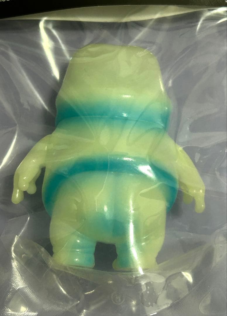 怪奇里紗 ぬっぺっぽう 蓄光 【 桃色・青色 】 2個セット - メルカリ