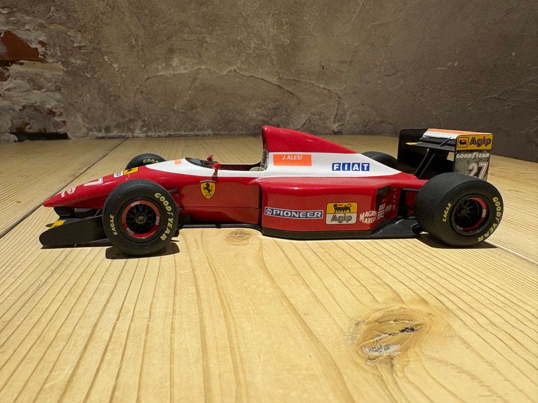 ミニチャンプス1/18 フェラーリ F93A #27 J•アレジ 外箱なし - メルカリ