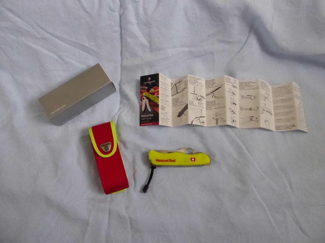Victorinox 未使用【ヴィクトリノックス】レスキューツール　赤×黄 Victorinox（ビクトリノックス） レスキューツール