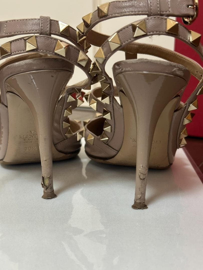 VALENTINO スタッズ ベージュ ハイヒール 箱付き - メルカリ