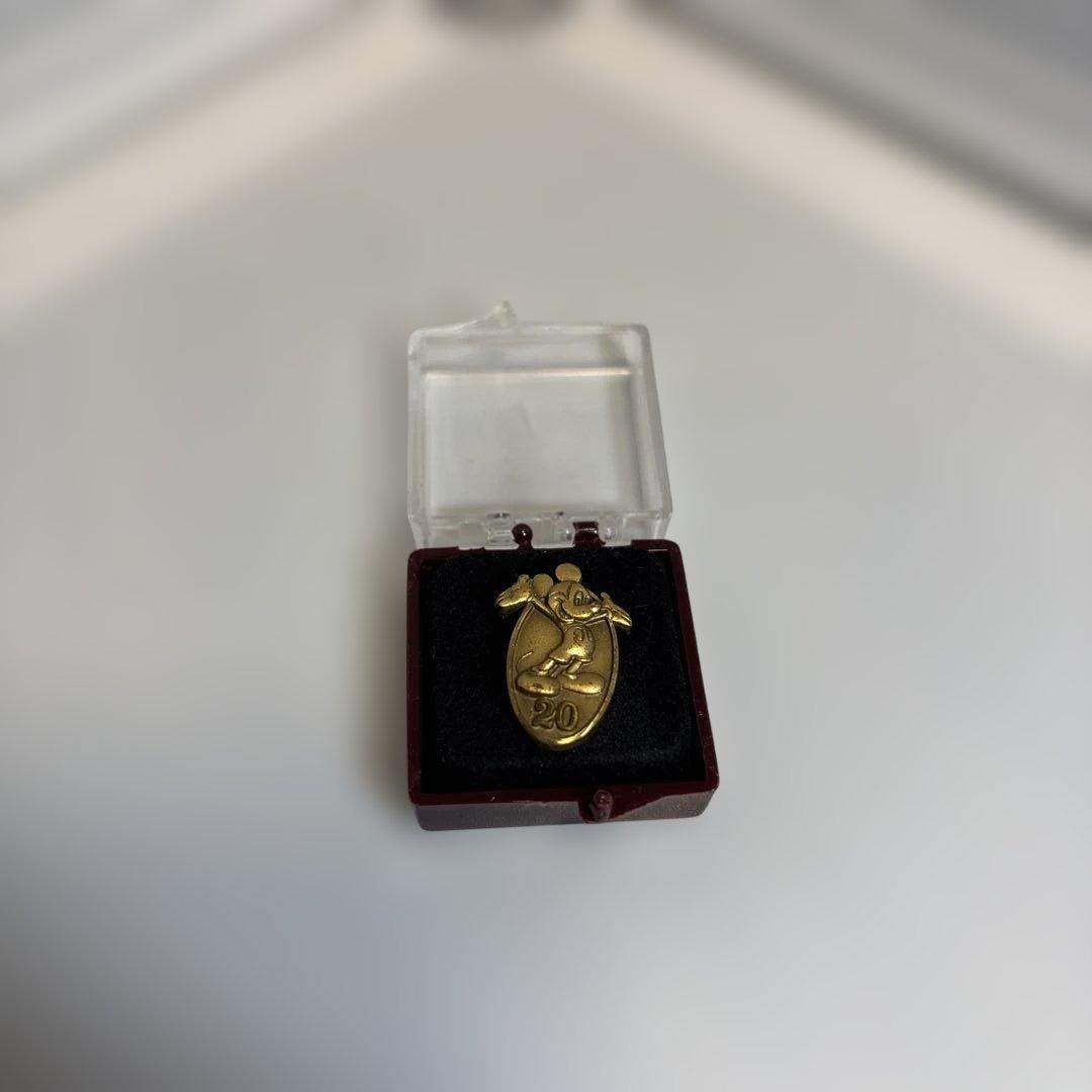 激レア　ディズニー キャスト 勤続20年 記念ピンバッジ ミッキー 2026年最新】キャスト勤続の人気アイテム - メルカリ