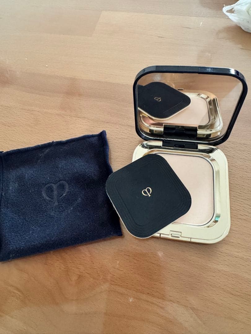 クレ・ド・ポー ボーテ プードゥルコンパクトエサンシエルn