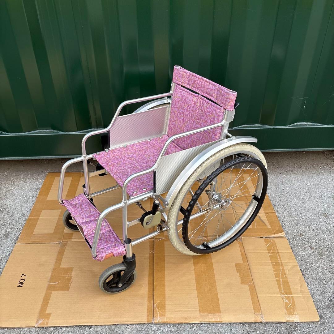 自走用車椅子　ノーパンクタイヤ　泥除けカバー付き　ピンク　自走式