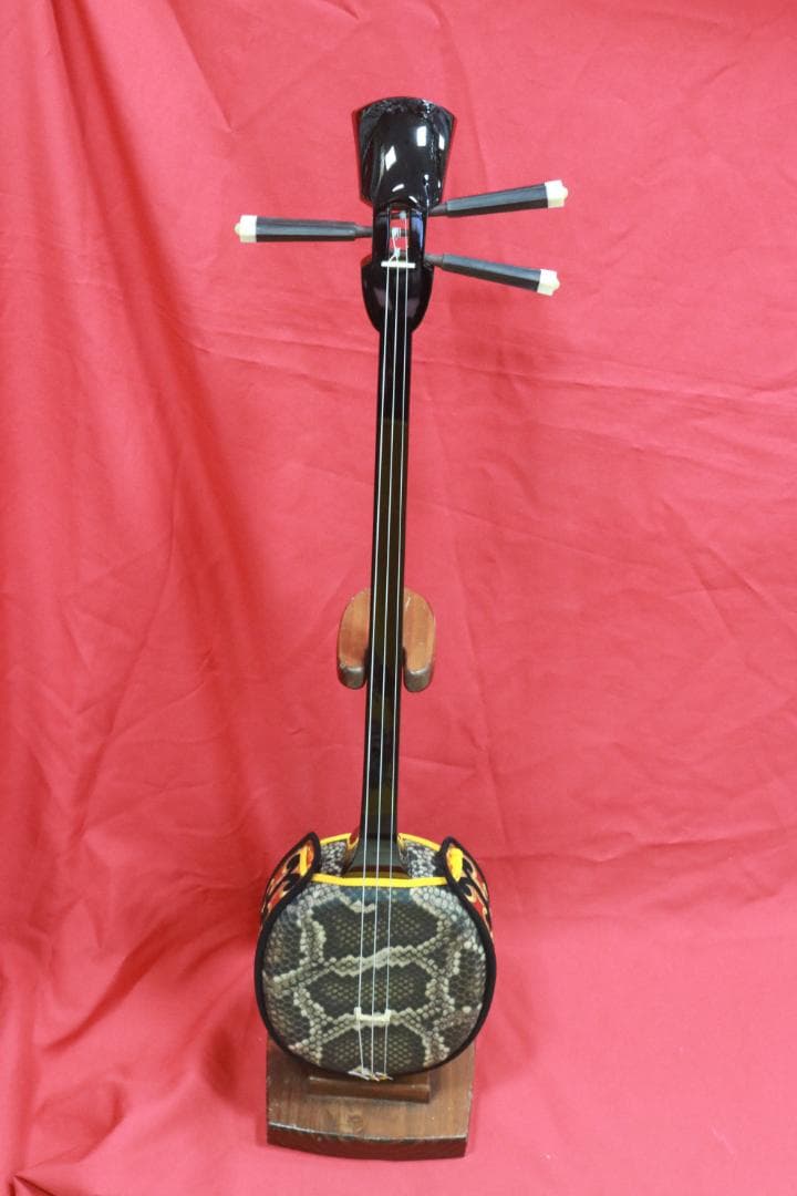 沖縄　エレキ三線（人工皮張り）初心者にもおすすめの初心者セット　新品未使用