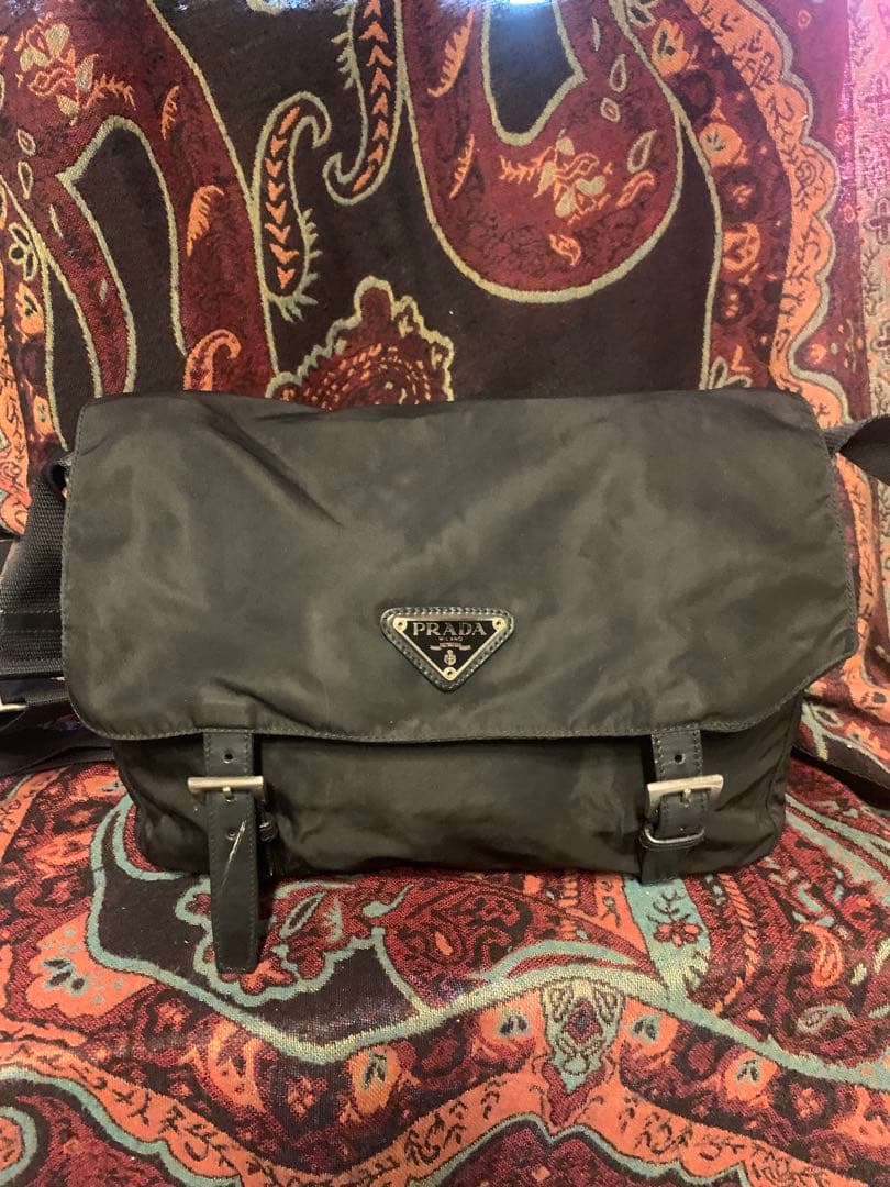 PRADA メッセンジャーバッグ　ナイロン