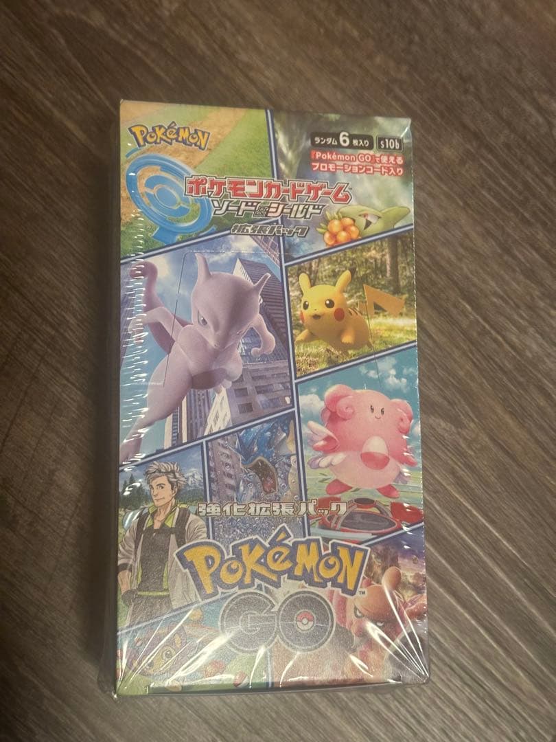 ポケモンGO スペシャルセット とポケモンGO 強化拡張パック「Pokémon GO」の入った、セット商品2種類の内容物を