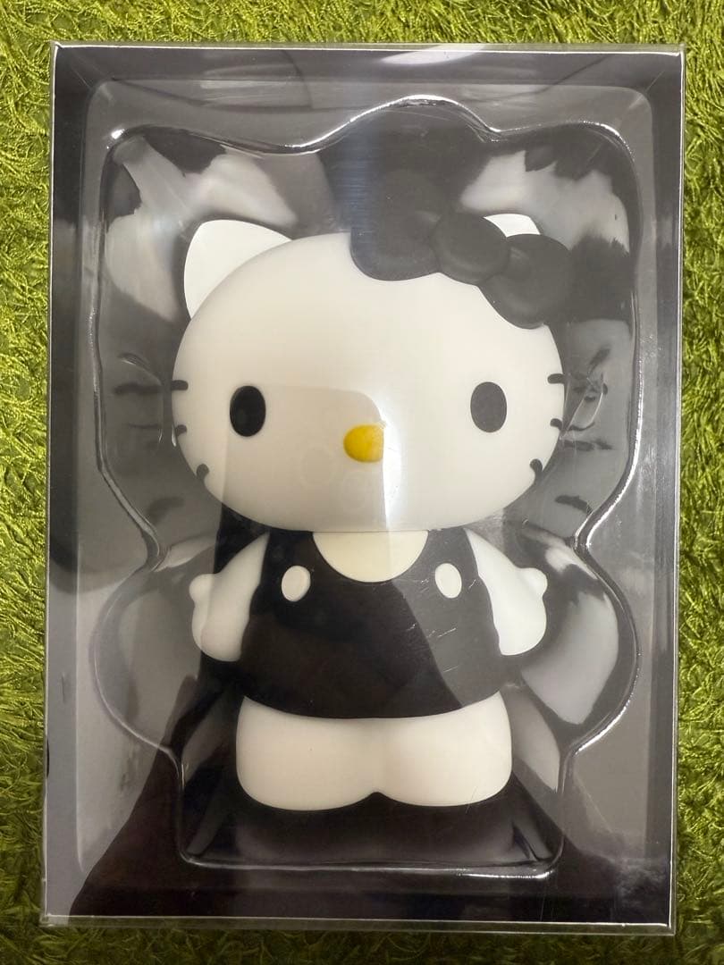 ハローキティー　ローリーズファーム　フィギュア　ブラック