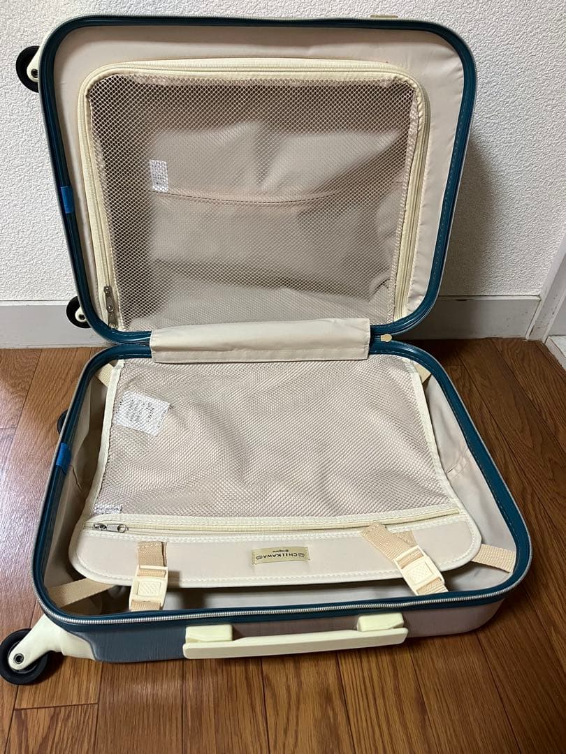 限定•完売品】ちいかわ キャリーケース 特典缶バッジ付き - メルカリ