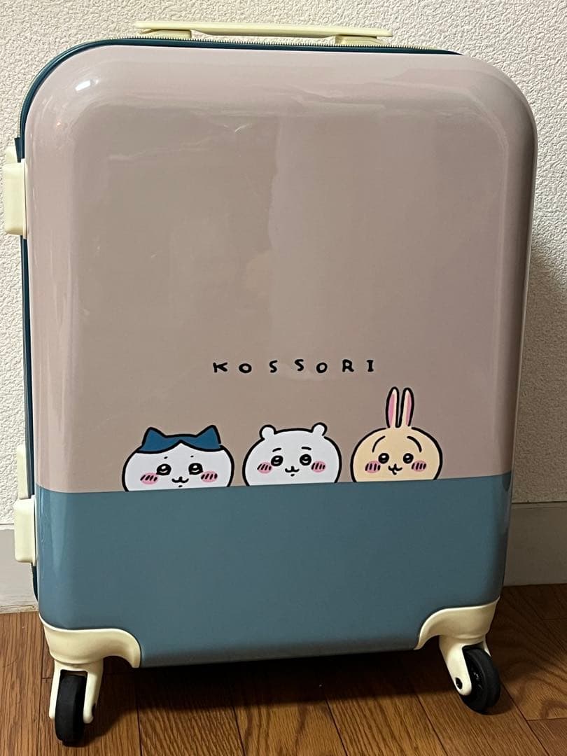 限定•完売品】ちいかわ キャリーケース 特典缶バッジ付き - メルカリ