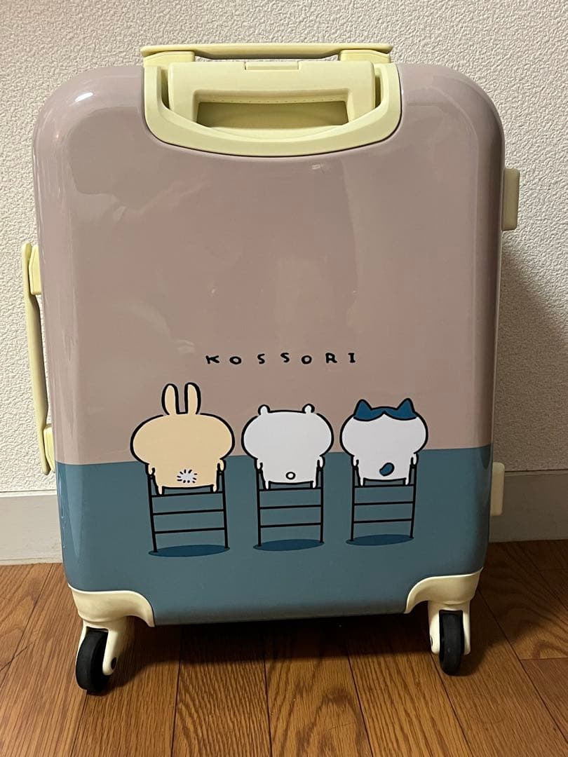 限定•完売品】ちいかわ キャリーケース 特典缶バッジ付き - メルカリ