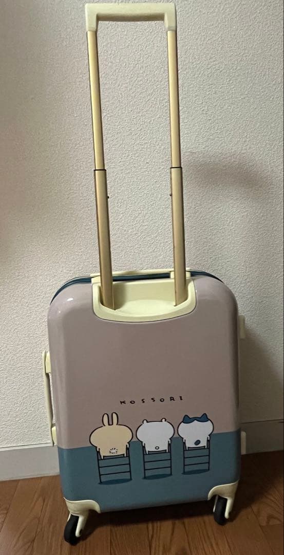 限定•完売品】ちいかわ キャリーケース 特典缶バッジ付き - メルカリ