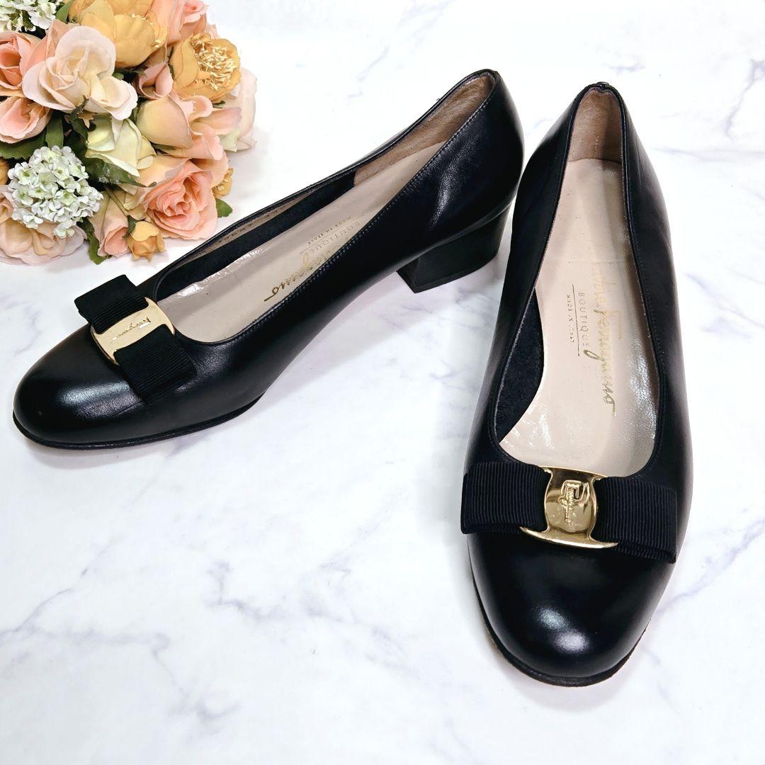 サルヴァトーレフェラガモ パンプス ヴァラリボン 黒 レザー 6 1/2