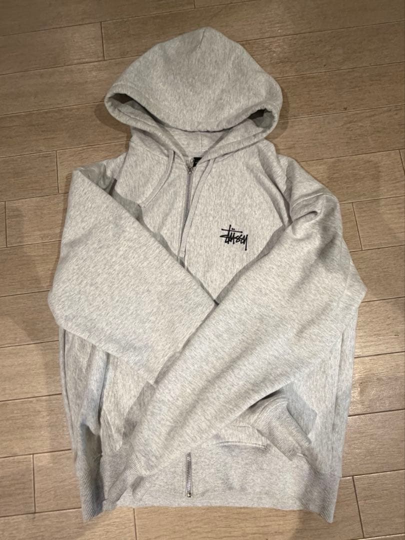 ステューシーのパーカー