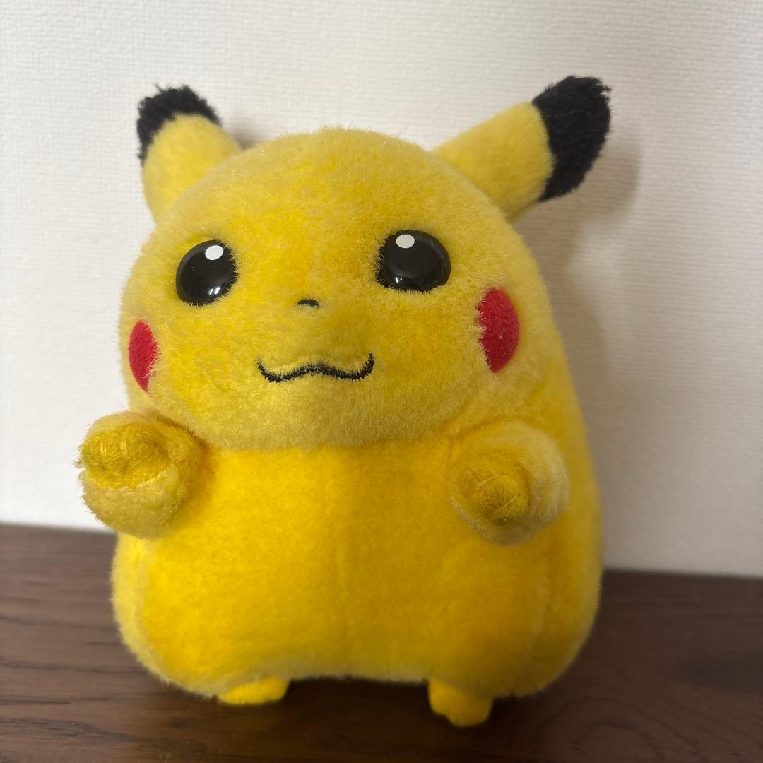 お腹を押すと鳴く TOMY ピカチュウ ぬいぐるみ 初期 初期 ピカチュウ ぬいぐるみ TOMY お腹を押すと鳴く 美品 希少 - メルカリ