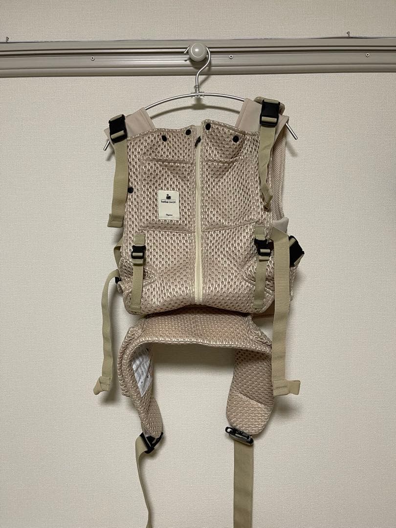 べべスワン　抱っこ紐　サンドベージュ色 べべスワン抱っこ紐サンドベージュ - メルカリ