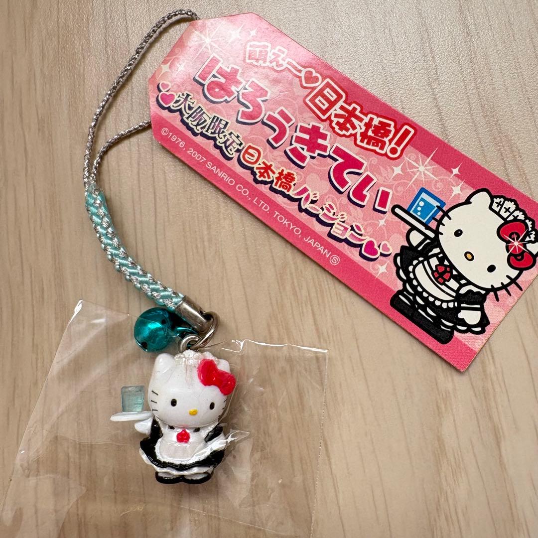 ご当地キティ　大阪限定　日本橋バージョン　萌え　メイド ハローキティが大阪のメイドカフェとコラボ、ラブリーなピンクカレーや