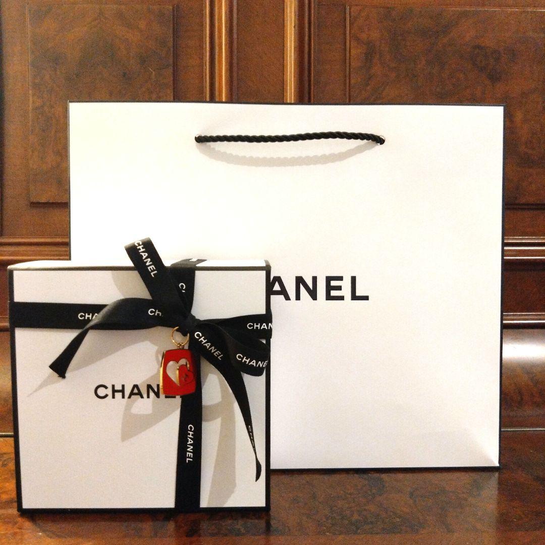 新品 シャネル ハンドクリーム ル リフト ラ クレーム マン 紙袋チャーム付