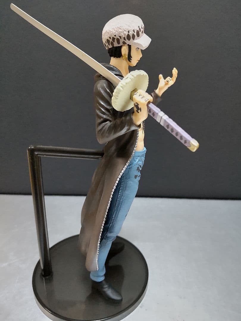 ONE PIECE トラファルガー・ロー ハートの海賊団 フィギュア - メルカリ