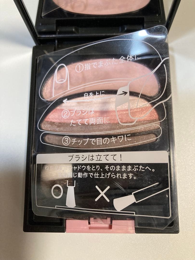 オーブ　クチュール　ブラシひと塗りシャドウ 562 ピンク系 ブラシひと塗りシャドウ 562 ピンク系 / オーブ(AUBE) | LIPS