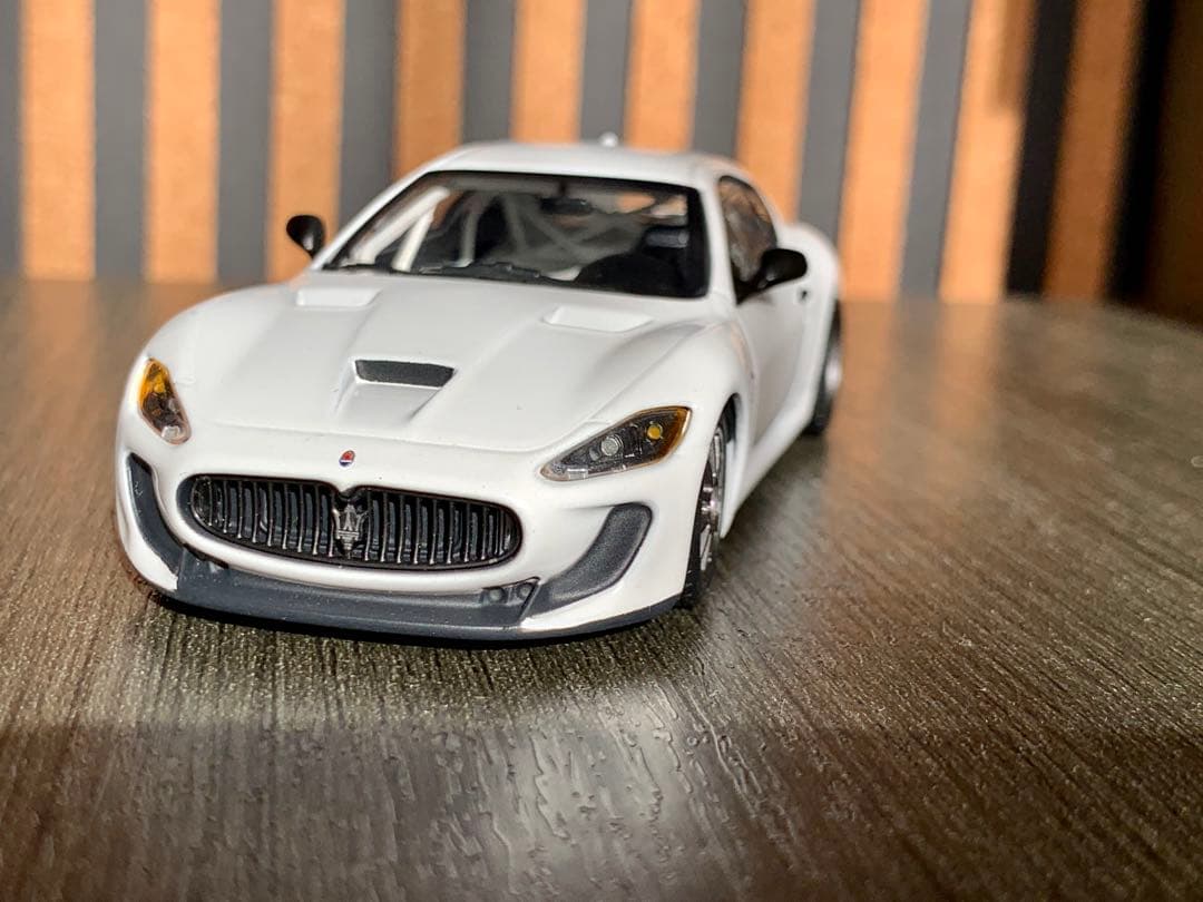 1/43 マセラティ グランツーリスモ MC GT4 2010 ホワイト
