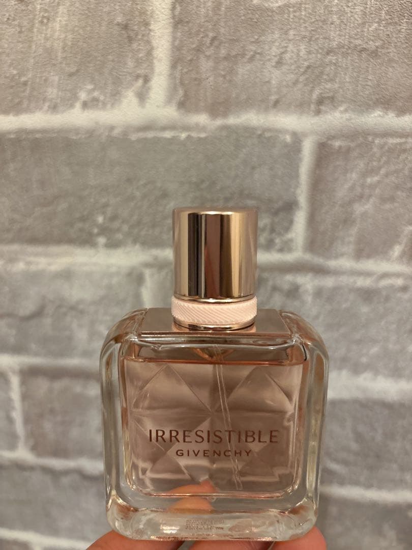 ジバンシー　イレジスティブル オードトワレ 50ml Givenchy