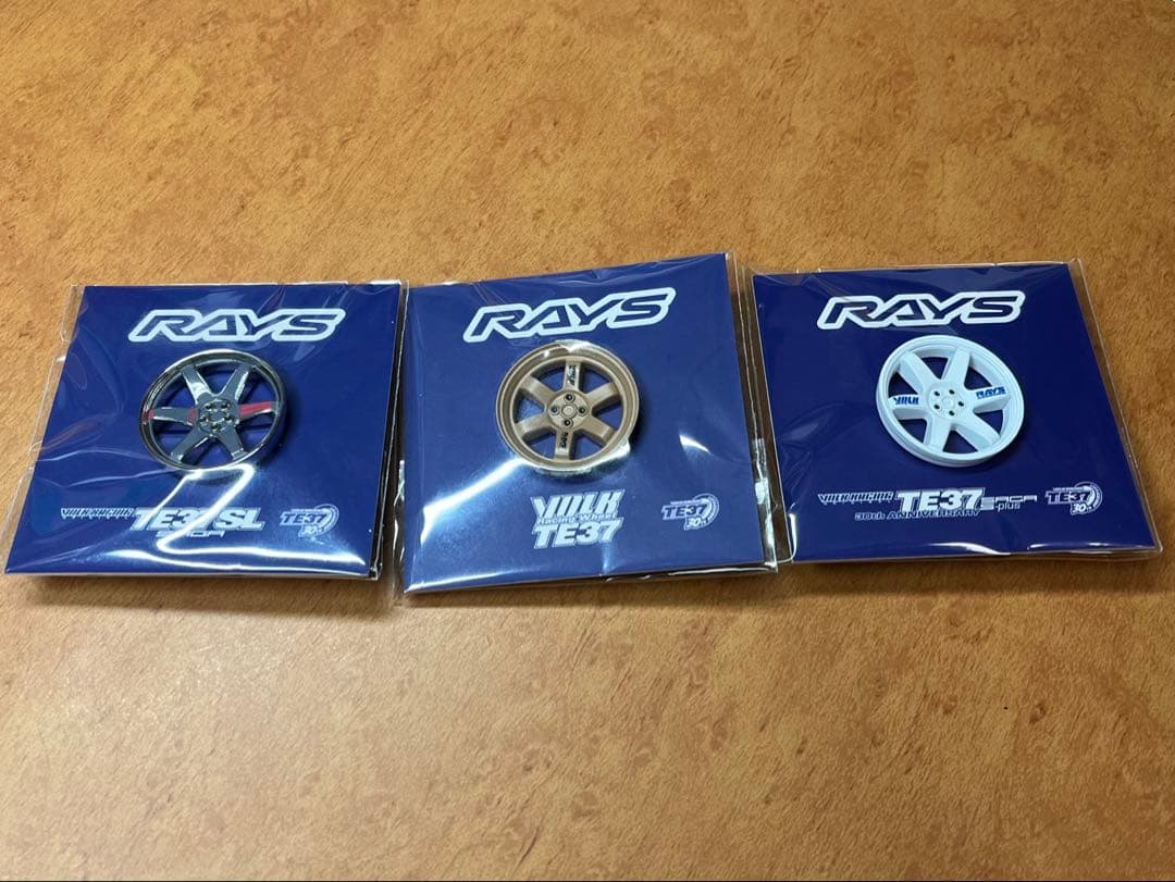 3種類 TE37 RAYS x LEEN CUSTOMSピンバッジ オートサロン