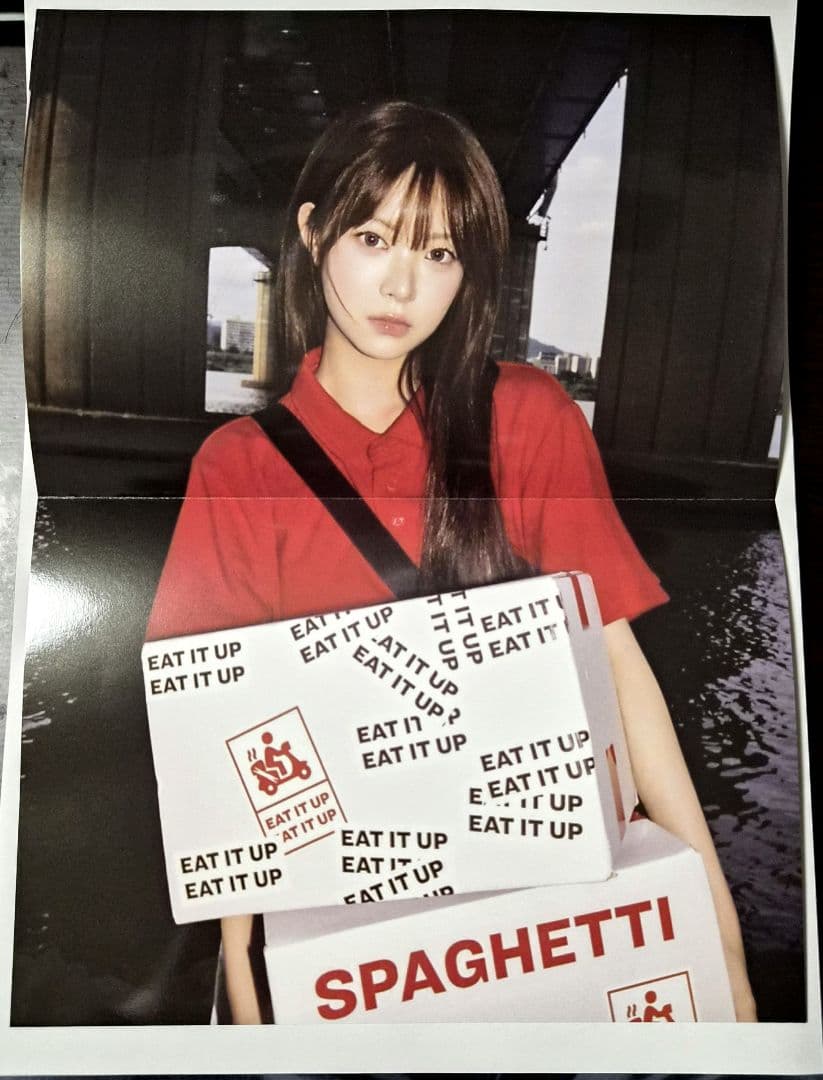 LE SSERAFIM ルセラフィム ウンチェ SPAGHETTI ポスター - メルカリ