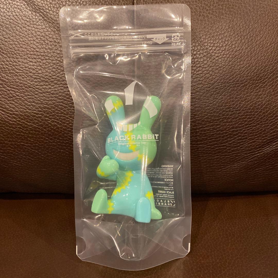 ブラックラビット　ハロウィン　パステル黄緑、水色