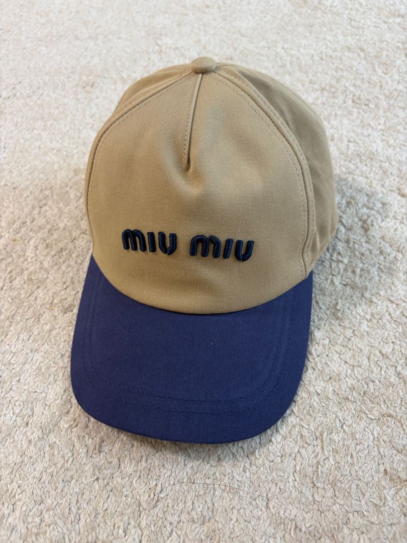MIU MIU ロゴ刺繍 ベースボールキャップ