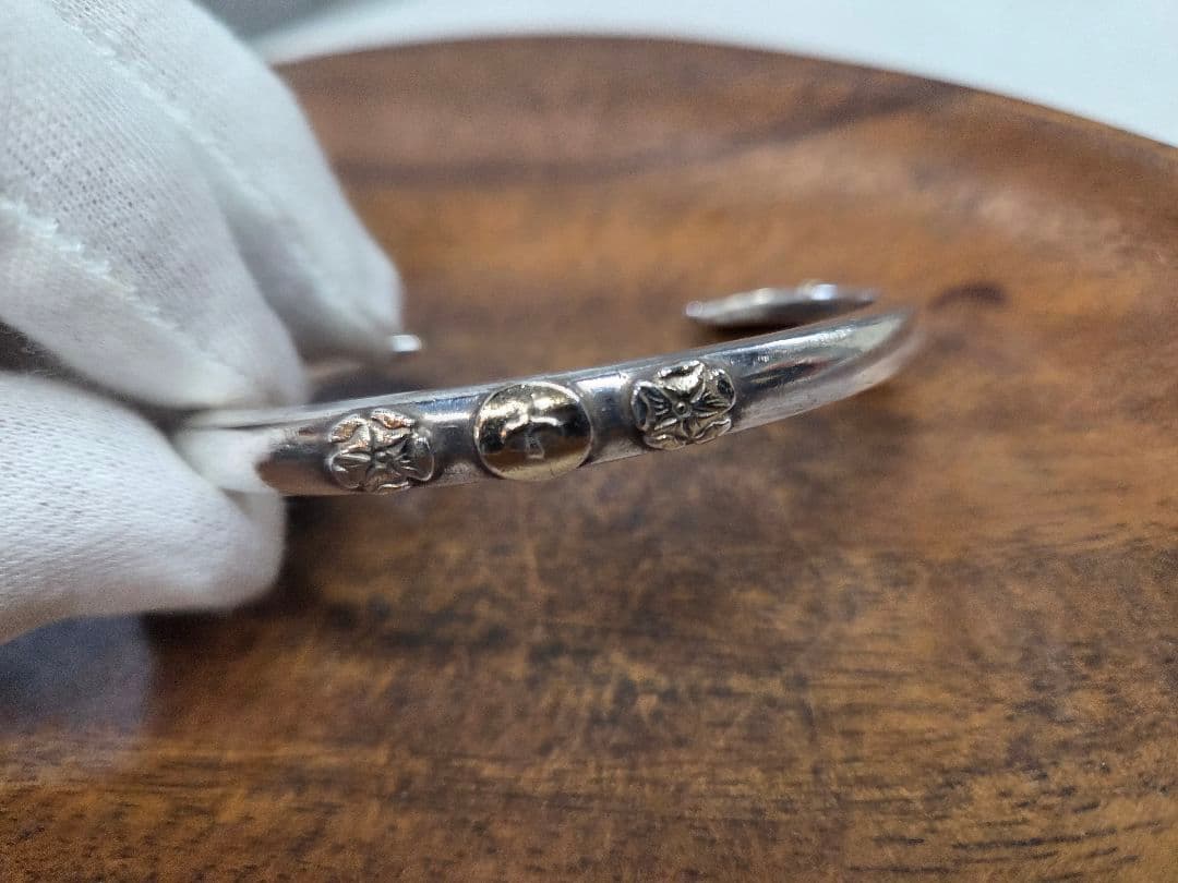 ダブルローズ金メタル付き顔バングル　Mサイズ