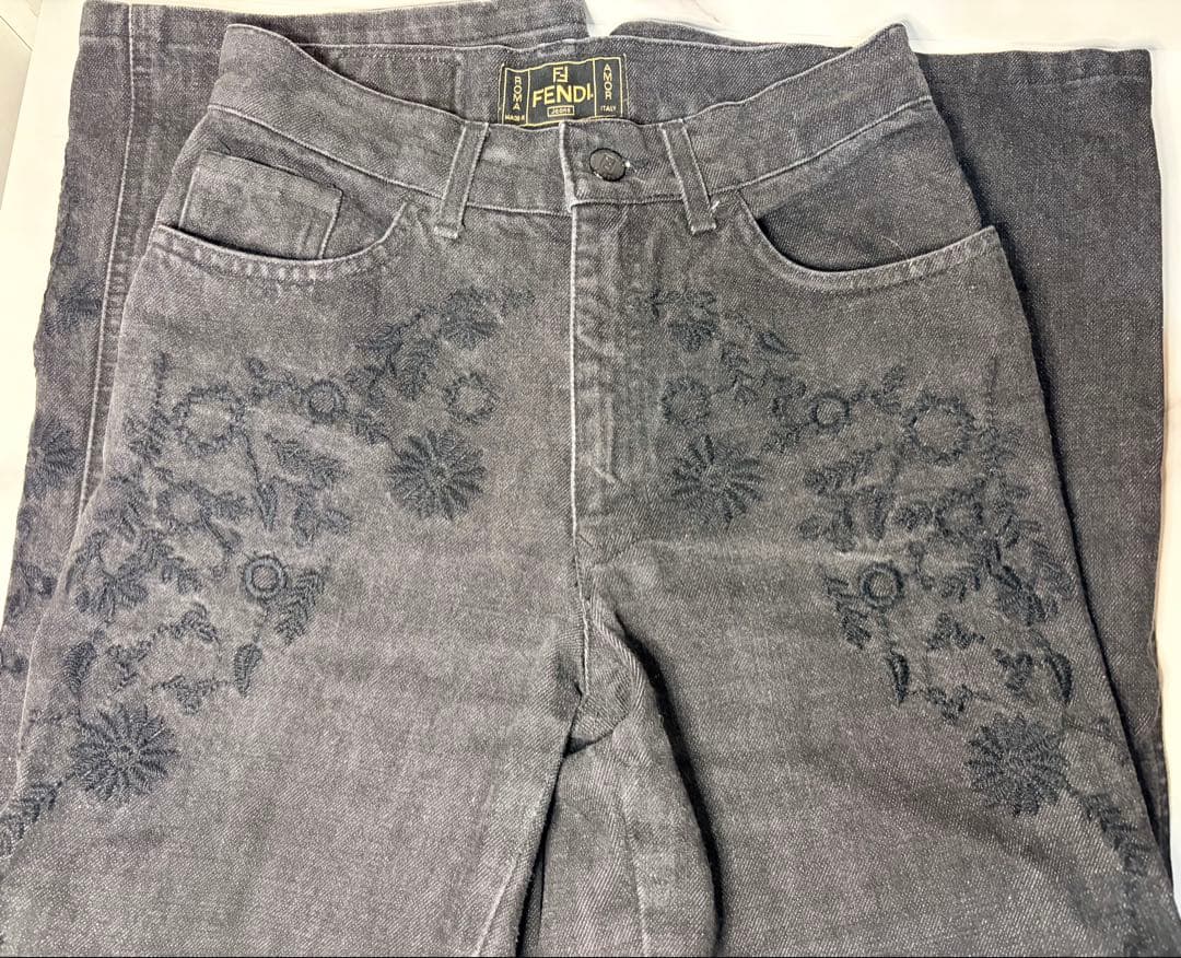 【FENDI】刺繍入り デニムパンツ ジーンズ