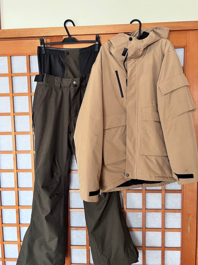 スノーボードウェアセット（ジャケット・パンツ）