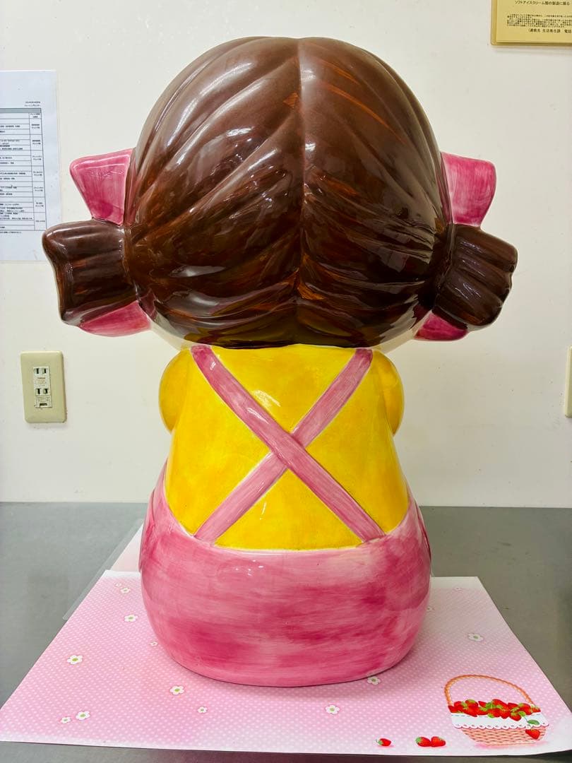 超希少】ペコちゃん 陶器製 特大人形 非売品 - メルカリ