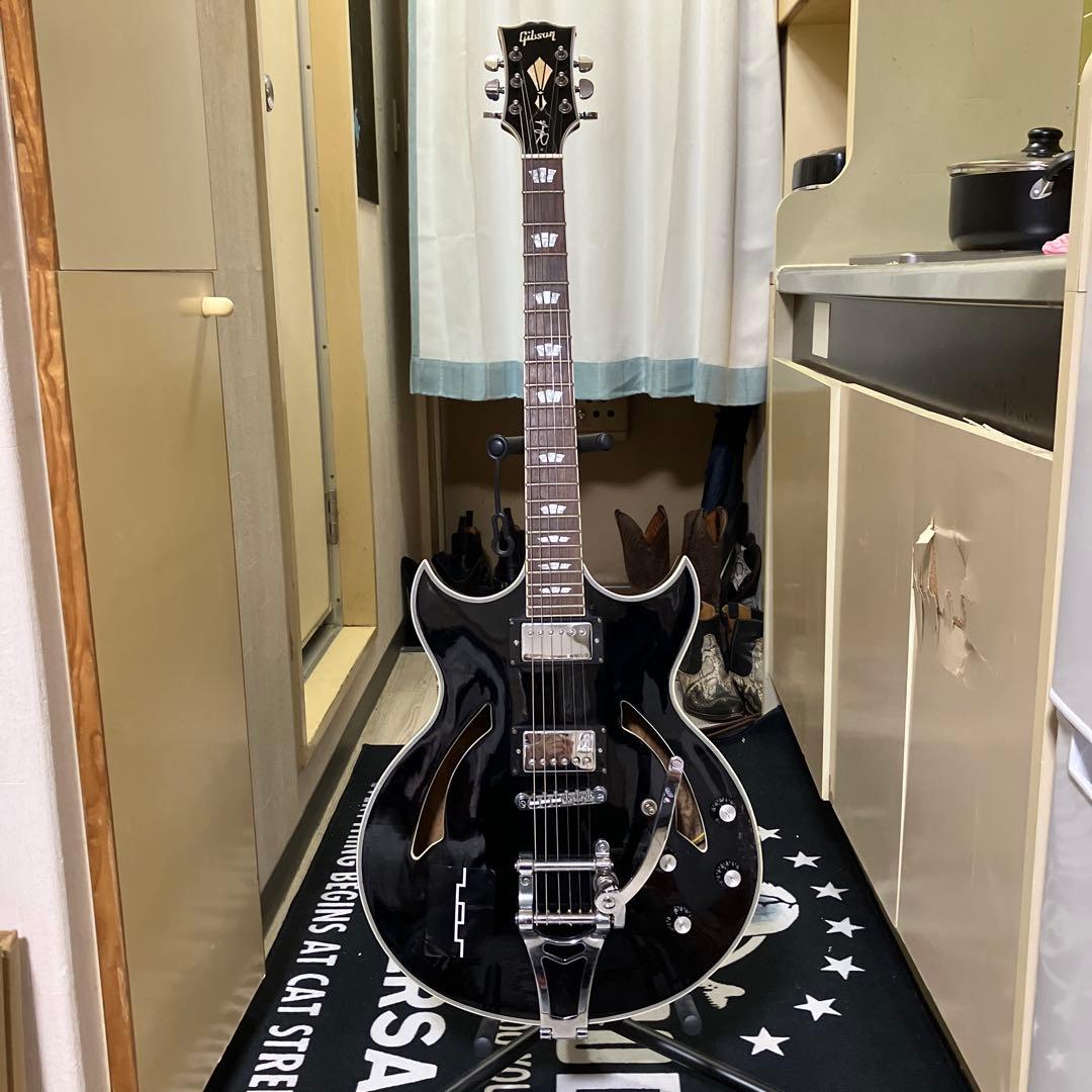 Johnny A シグネイチー　ギブソンモデル　セミアコ